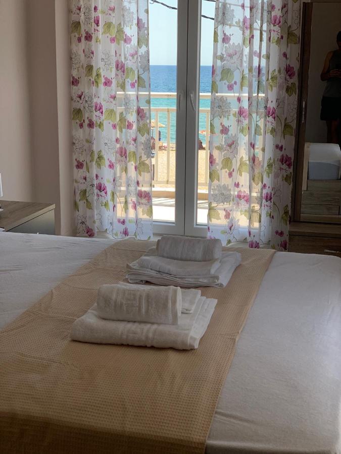 "Breeze" Front To The Sea - Hakidiki Villa Flojitá Kültér fotó